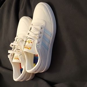 Adidas PrimeGreen size 7 blue white